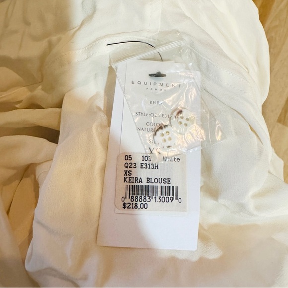 Equipment Women's Keira button up blouse Top NWT - Picture 3 of 4